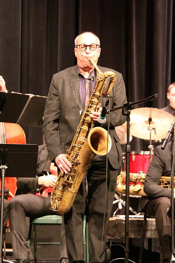 Professional bari saxophone player Gary Smulyan performs alongside MTHS Jazz 1.