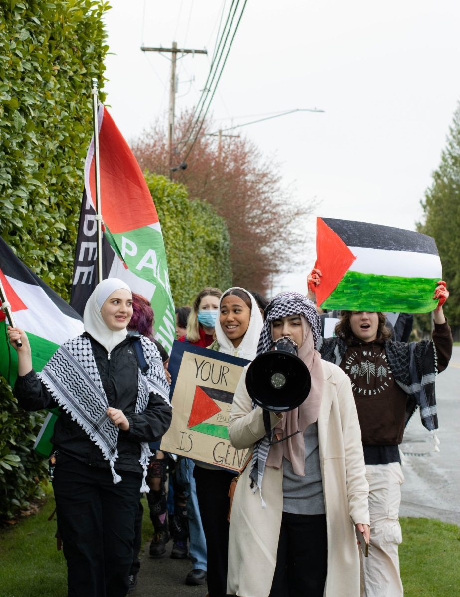 MTHS students walk down 44th Ave, chanting to support Palestine due to Israels attacks.