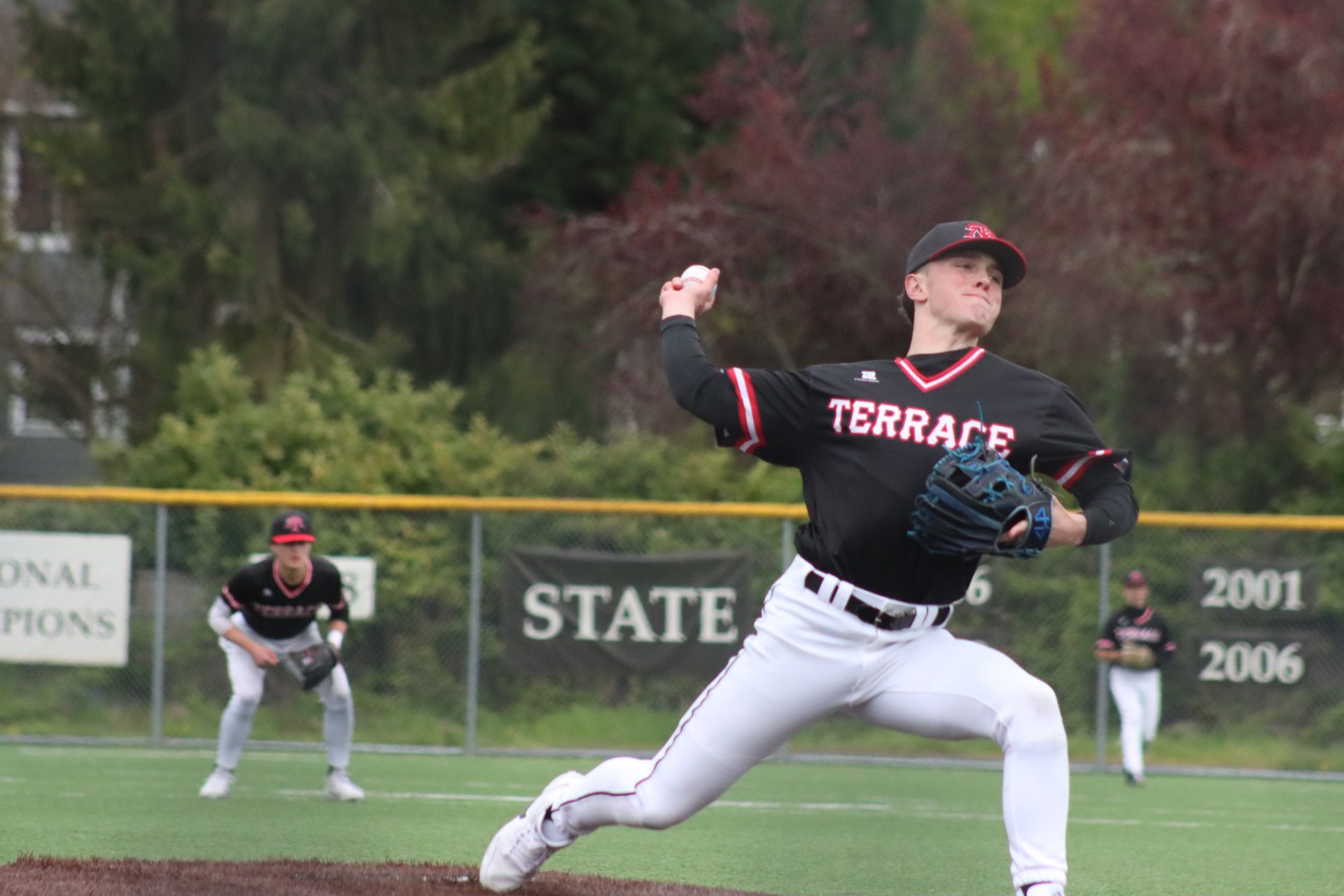 NO HITTER! Sophomore Owen Meek throws a fastball against the Lynnwood
Royals in a complete no-hitter 7-inning game on April 15. The Hawks won 7-0, and although there have been combined no-hitters in school history, Meek’s is the first by a solo pitcher..